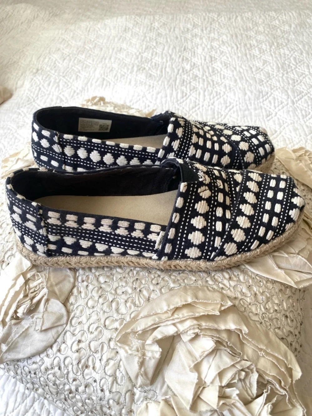 TOMS Black And White Patterned Slip On Casual Summer Espadrilles Size 7.5